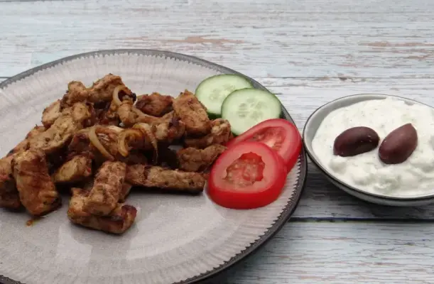 Gyros mit Tzatziki wie beim Griechen - Rezept für Gyros mit Tzatziki wie beim Griechen