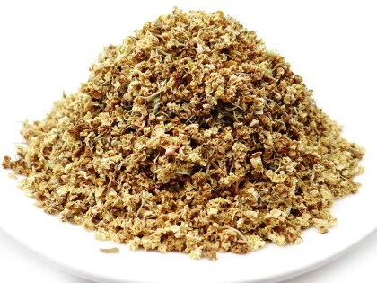 Schale mit gerebelten Bio Holunderblüten