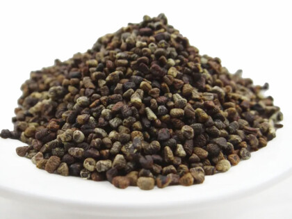 Schale mit Kardamomsaat