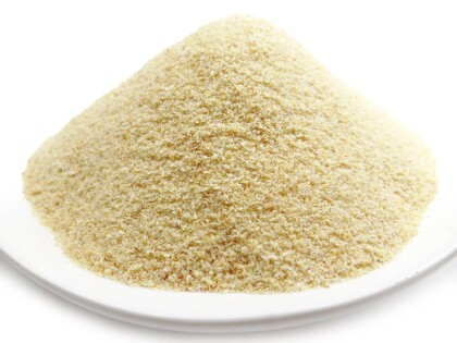 Schale mit granuliertem Bio Knoblauch