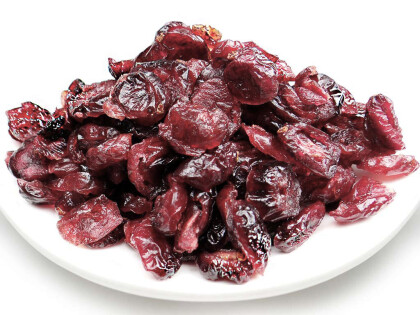 Schale mit getrockneten Bio Cranberrys