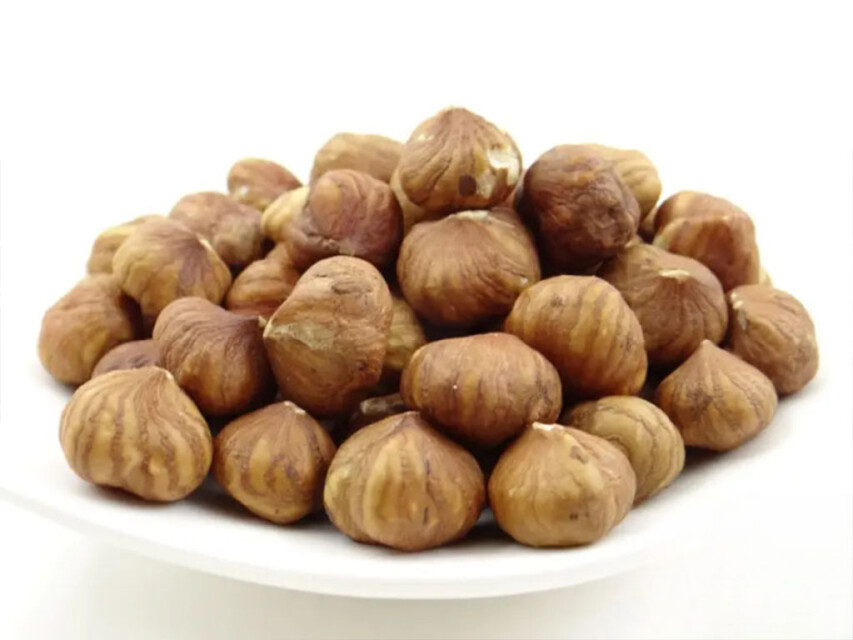 Schale mit Bio Haselnusskernen von pikantum