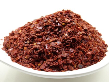 Schale mit Chiliflocken ohne Saat