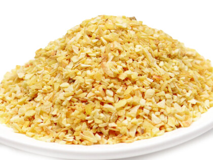 Schale mit Bio Knoblauchflocken