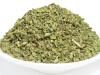 Schale mit getrocknetem und gerebeltem Oregano