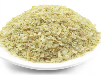 Schale mit Bio Zwiebelflocken