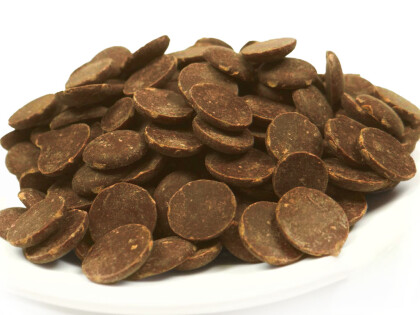 Schale mit Bio Vollmilchkuvertürechips