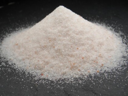 Schale mit feinem Naturkristallsalz