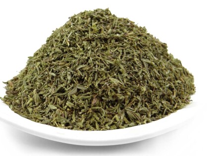 Schale mit getrocknetem und gerebeltem Bio Thymian