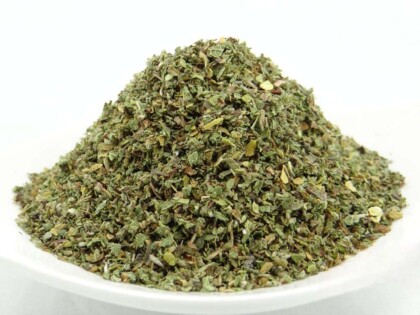 Schale mit getrocknetem Bio Cistrosenkraut