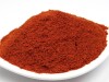Schale mit Paprikapulver rosenscharf