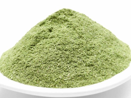 Schale mit gemahlenem Bio Ysop