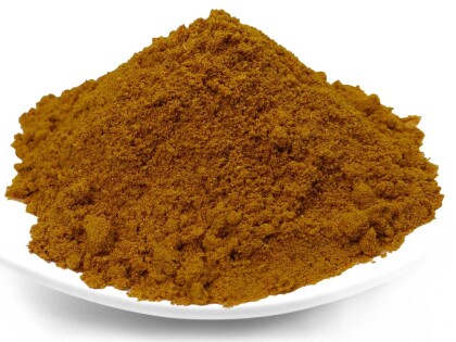 Schale mit Bio Currypulver Mumbai