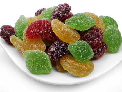 Schale mit Bio Fruchtgummi in rot, grün und gelb