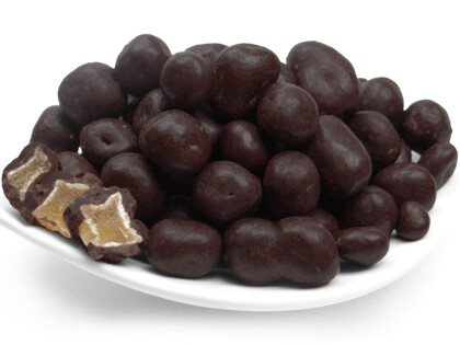 Schale mit kandierten Bio Ingwerstücken umfüllt von Zartibtterschokolade