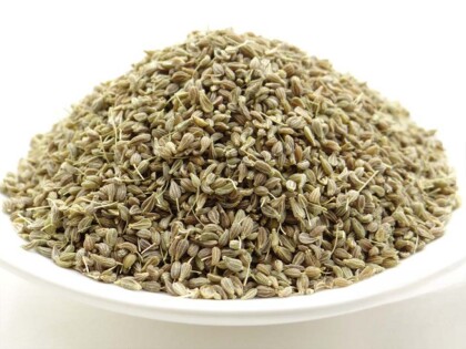 Schale mit Bio Anissamen