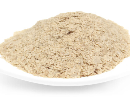 Schale mit Bio Hefeflocken