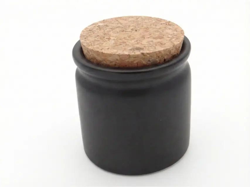 Keramiktopf mit Korken