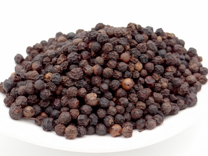 Bio Malabar Bergpfeffer ganz – schwarzbraune Pfefferkörner aus den Hochlagen Keralas, handgepflückt und sonnengetrocknet.