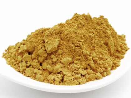 Schale mit Bio Ingwer Shot Pulver