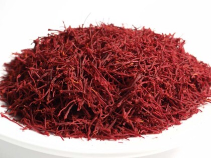 Schale mit Safranfäden