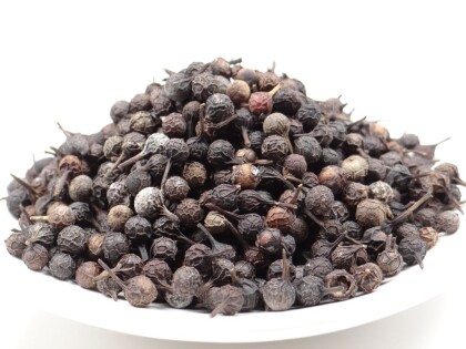 Schale mit Bio Kubebenpfeffer